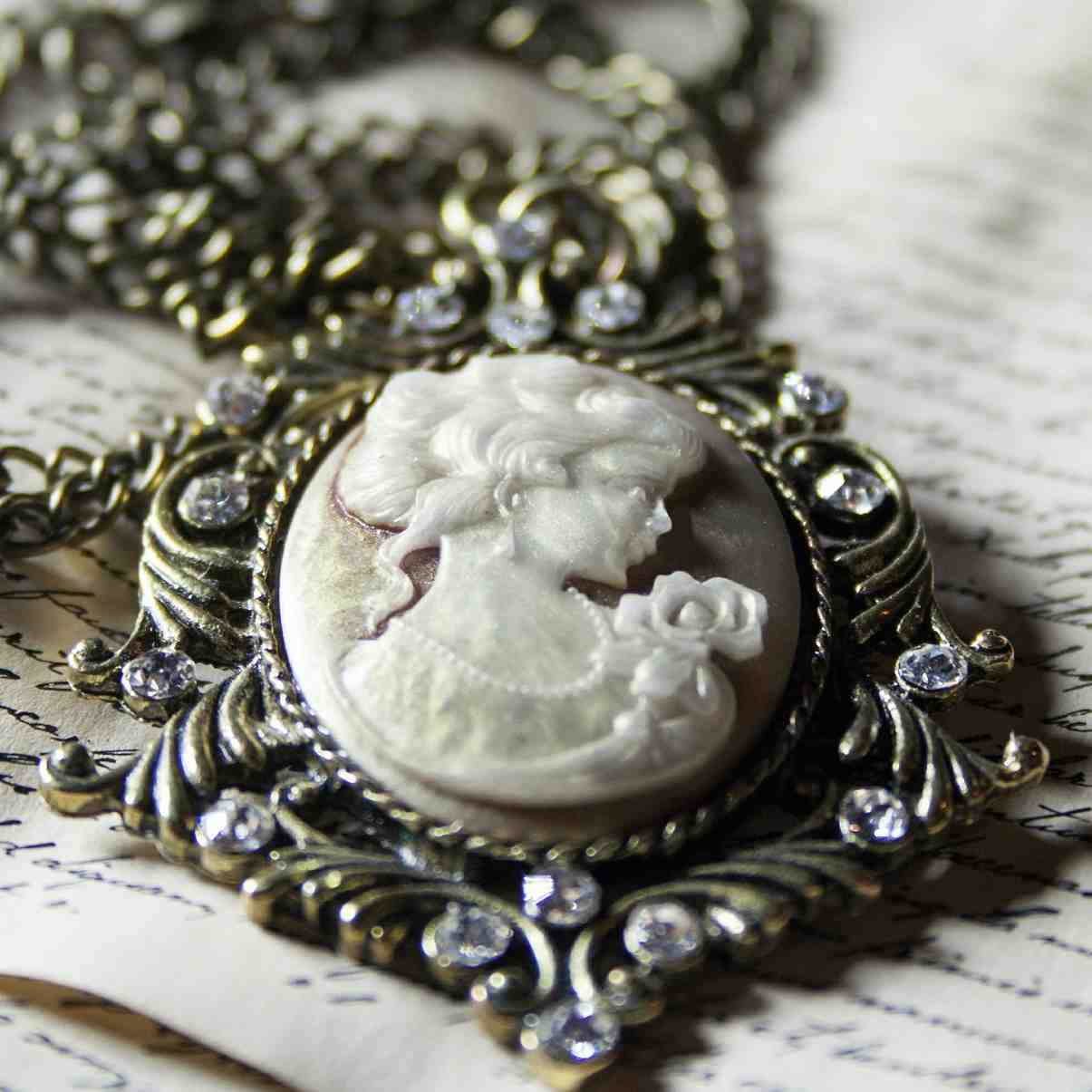 The Growing Trend of Remodelling Vintage Jewellery